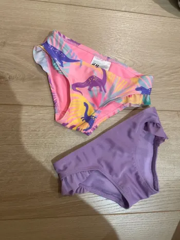 Lot de culottes maillot de bain mauve et dinosaure