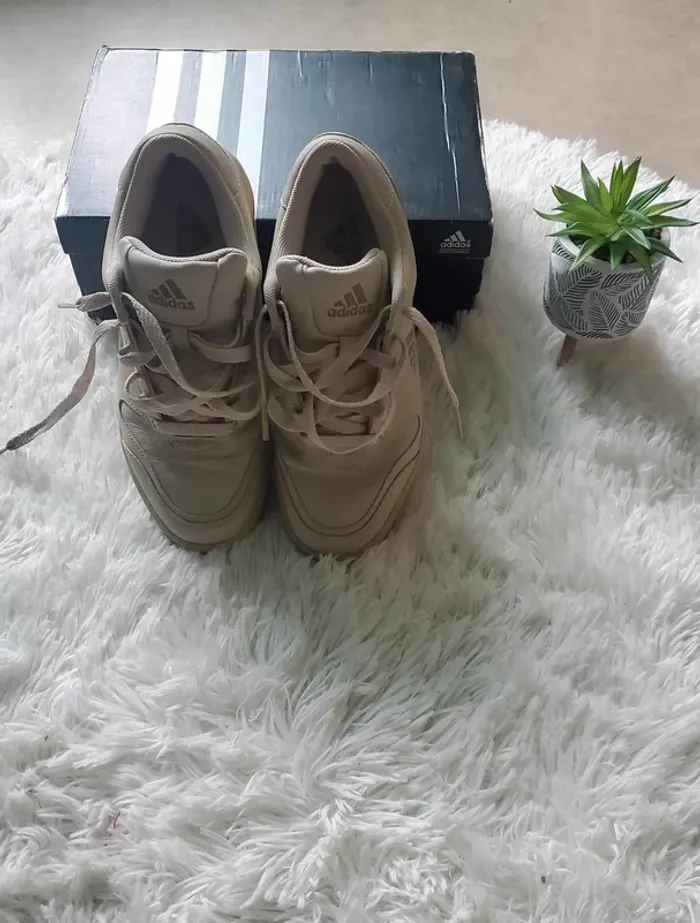baskets Adidas crème pointure 38 - photo numéro 2