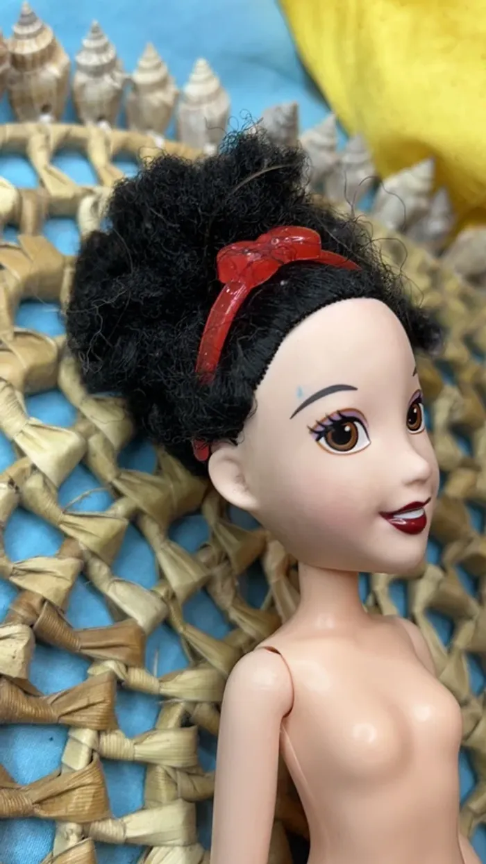 Barbie Princesse " Blanche neige " - photo numéro 3