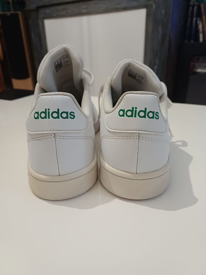 Basket blanche logo vert Adidas taille 43 1/3 - photo numéro 4
