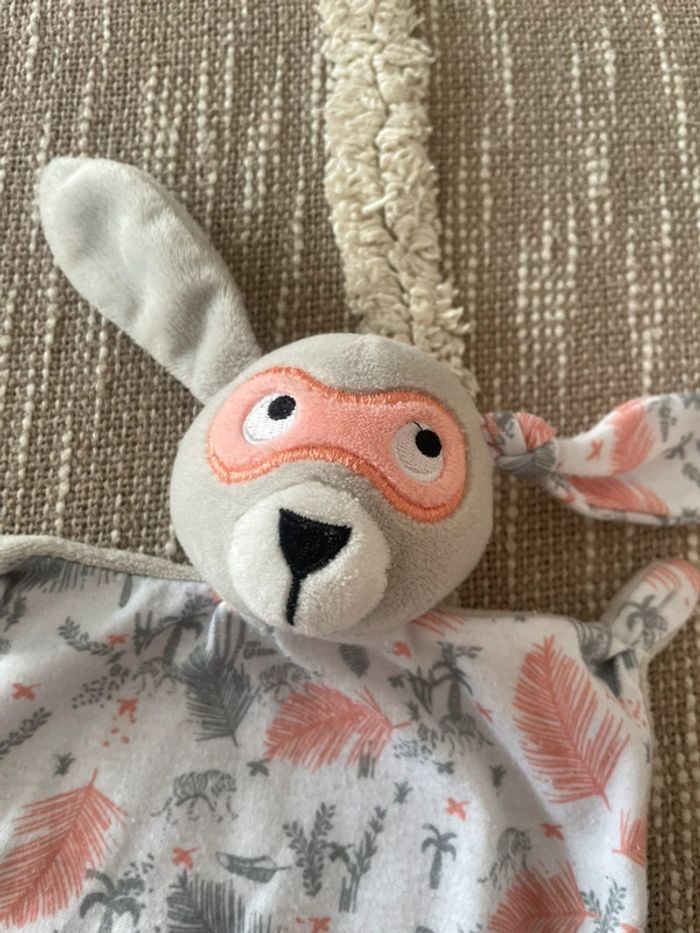 Peluche doudou plat 21cm IKKS chien loup lapin gris blanc et rose très bon état - photo numéro 2