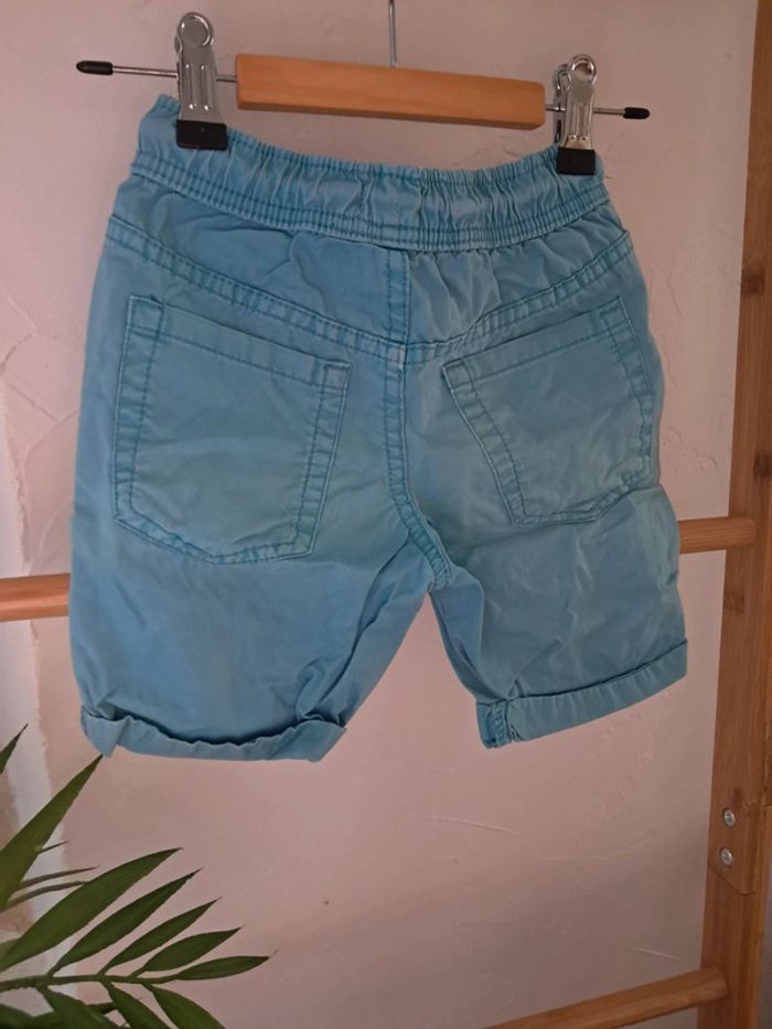 Short bleu ciel dpam 4 ans 104 cm tbe - photo numéro 2