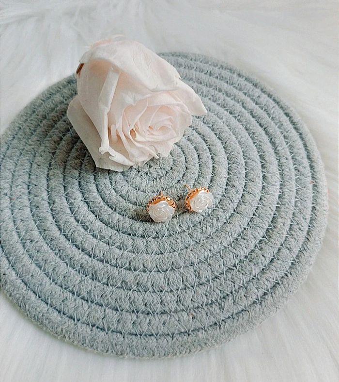 💐 Très jolie paire de boucles d'oreilles neuves 💐 - photo numéro 2