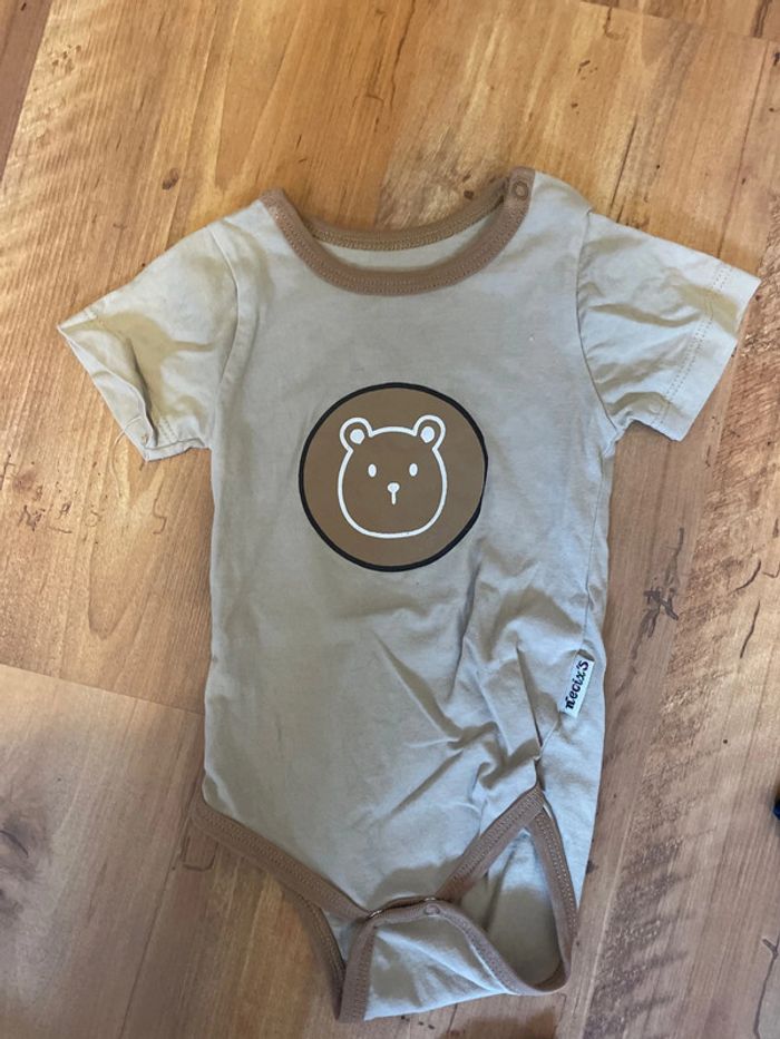 Lot de 3 bodies manches courtes taille 9 mois - photo numéro 2