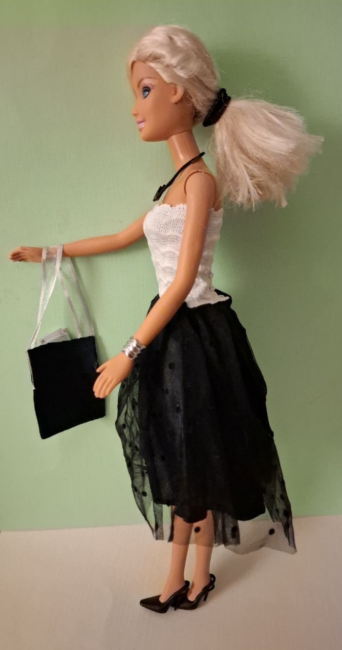 Barbie chic robe cocktail noire et blanche - photo numéro 5