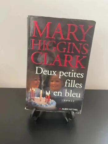 Roman de Mary Higgins Clark: deux petites filles en bleu