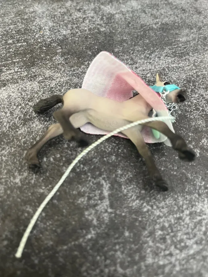 Poulain oldenbourg joueur gris schleich - photo numéro 5