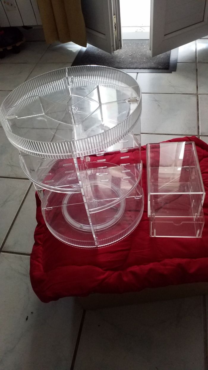 Tourniquet  pliable    pour  rangement  avec petite boîte  transparent  et modulable