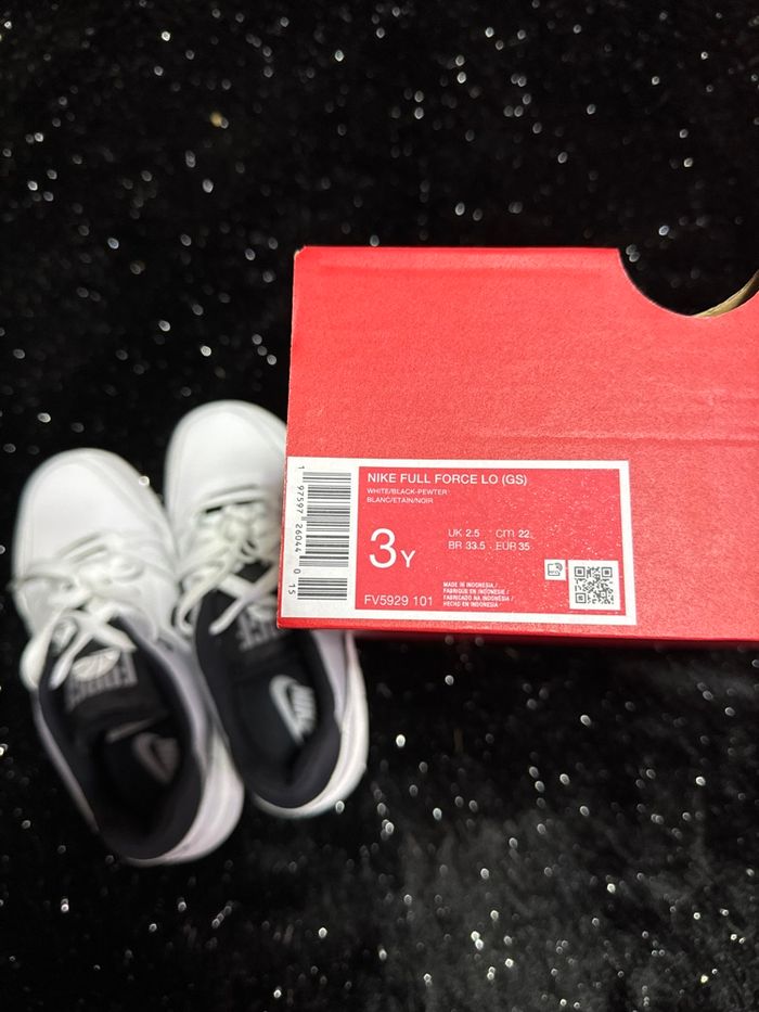 Baskets Nike Full Force LO Eur 35 - photo numéro 9