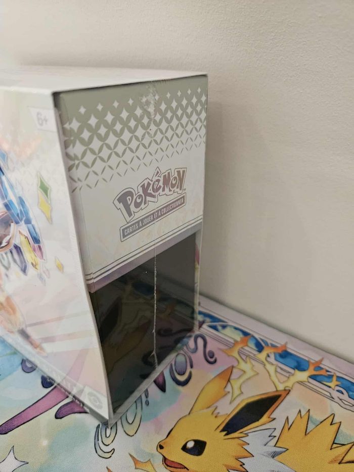 Coffret Pokemon ETB 8.5 avec trou - photo numéro 4