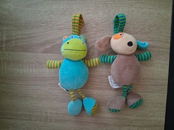 2 peluches à accrocher