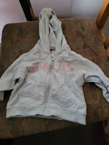 Sweat capuche tout compte fait 6 mois