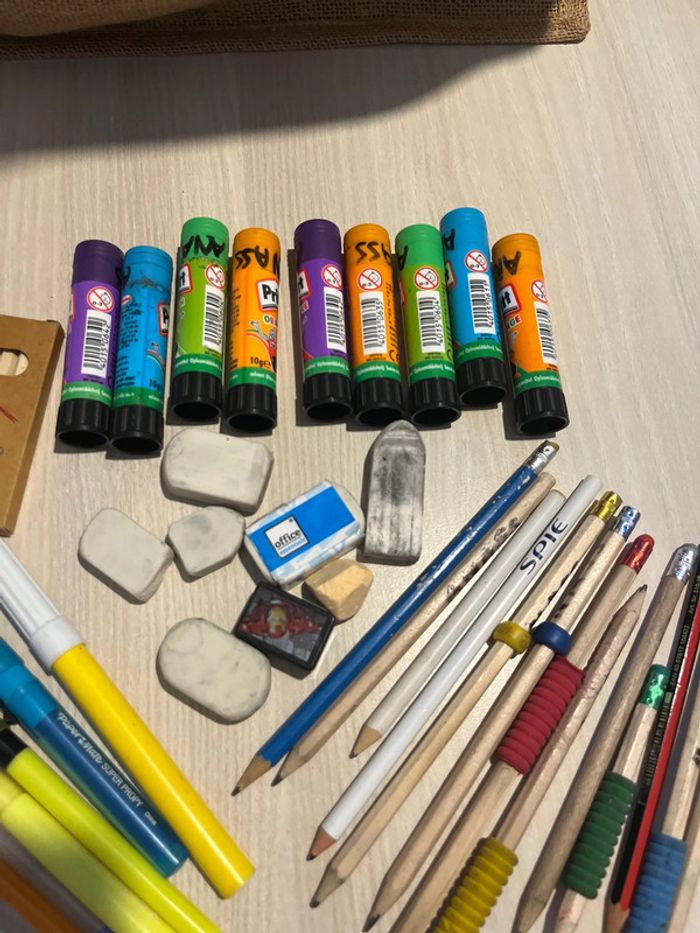 Lot fournitures scolaires - photo numéro 2