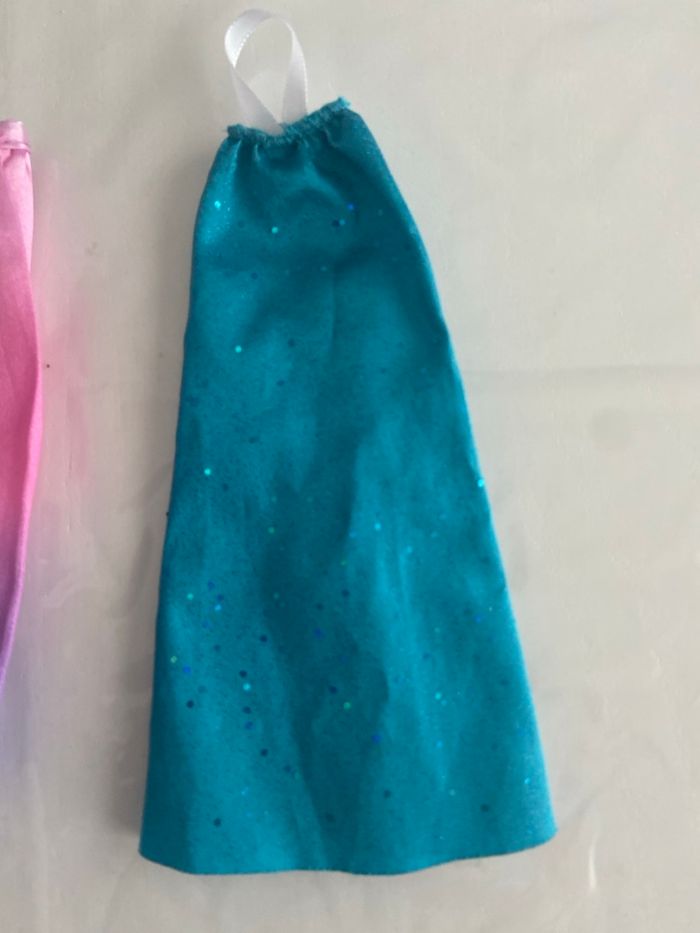 Lot vêtements Barbie – Jupe dégradée & Cape pailletée - photo numéro 2