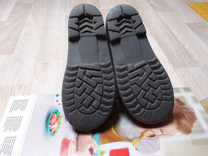 Bottes de pluie Minions en bon état - photo numéro 3