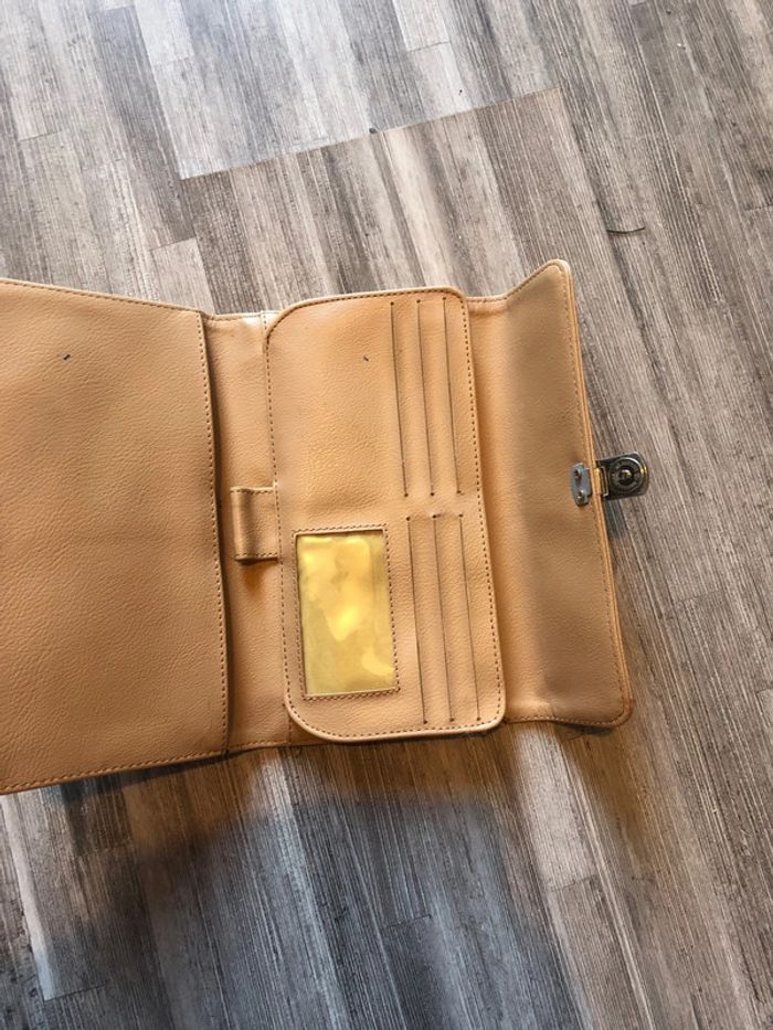 Portefeuille beige bon état - photo numéro 3