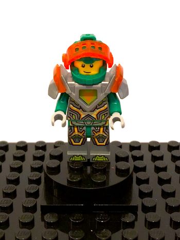 LEGO Nexo Knights - "Aaron Fox, trans-neon orange visor"