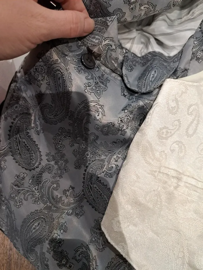 Petit costume 3 pièces - photo numéro 5