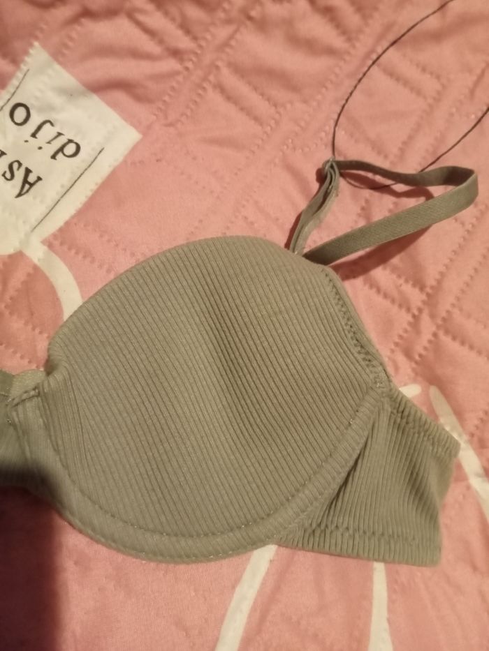 Soutien gorge (-4) - photo numéro 3