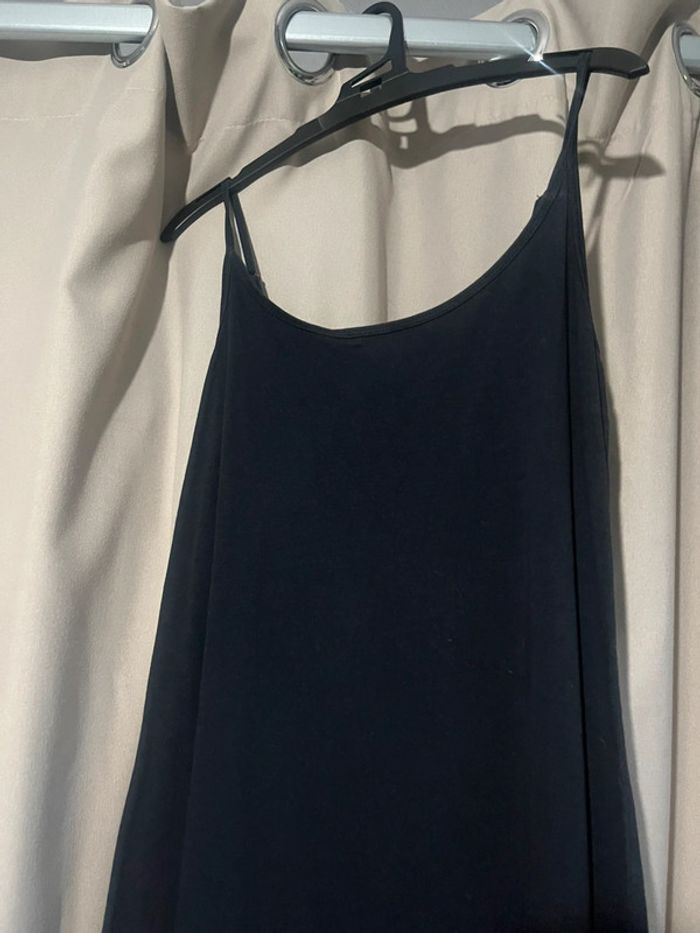 Robe noire mi-longue - photo numéro 2