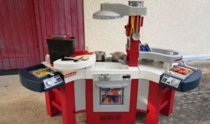 Cuisine enfant Miele équipé avec nombreux accessoires - photo numéro 6