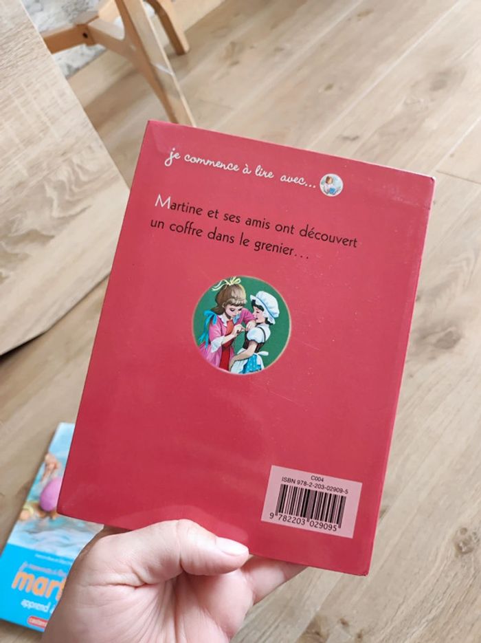 Je commence à lire - Martine garde son petit frère, fait du théâtre, apprends à nager - photo numéro 10