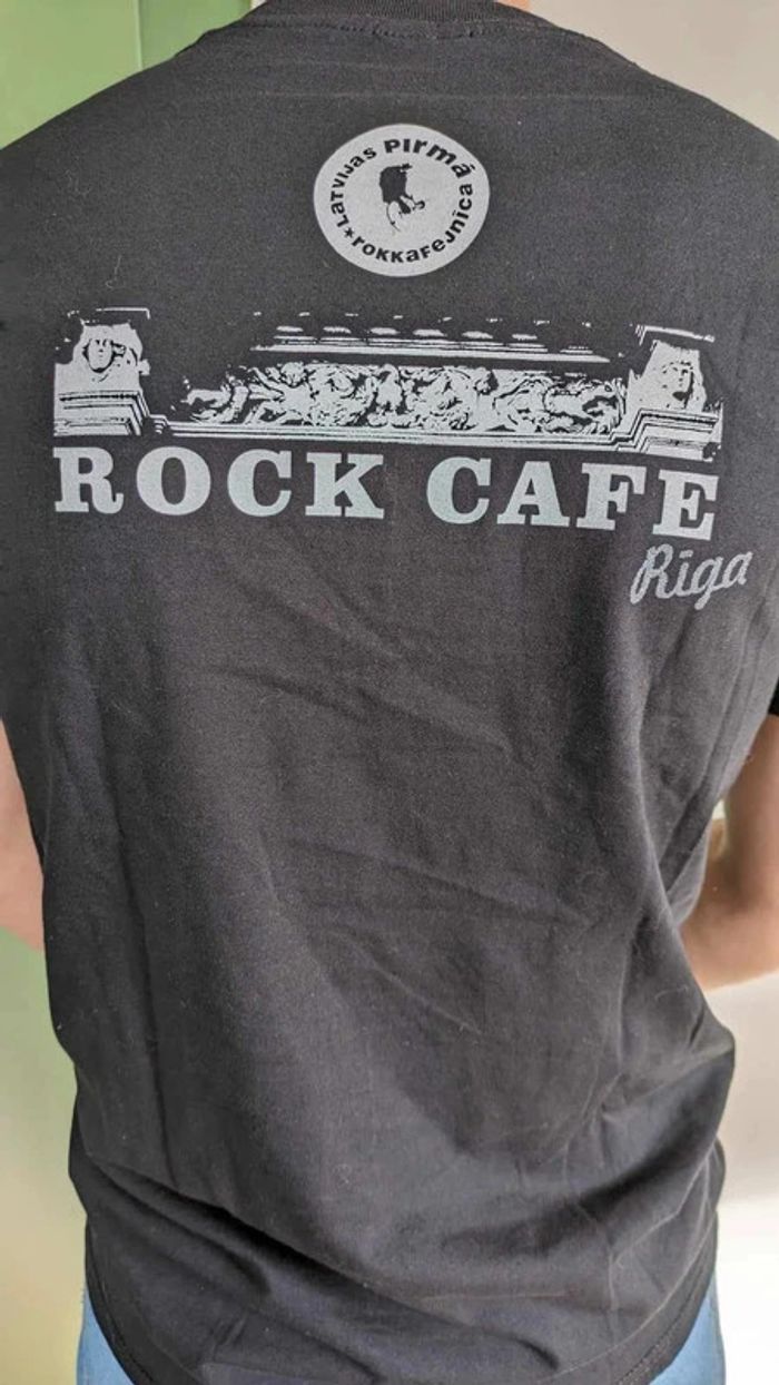 T-shirt noir Riga Rock Café. Taille M. - photo numéro 2