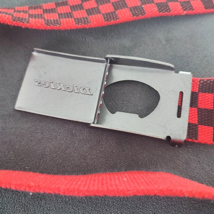 Ceinture Dickies vintage collector Dickies damiers rouge et noir boucle décapsuleur - photo numéro 3