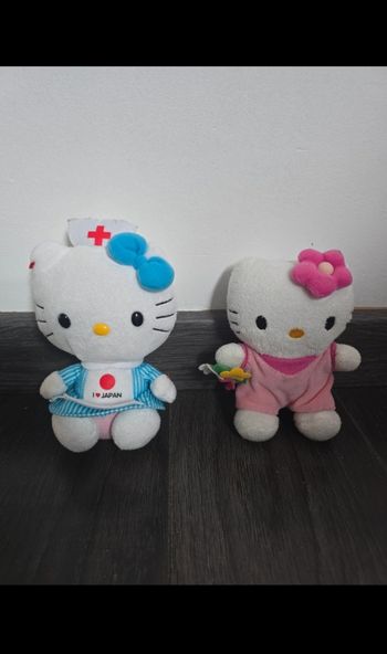 Lot de 2 peluches Hello Kitty 