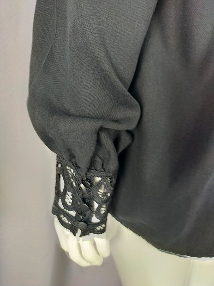 Blouse noire élégante à empiècements dentelle – Elora – Taille 42 - photo numéro 8