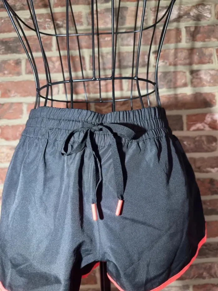 Short noir et rose Undiz Taille XS / 34 - photo numéro 2