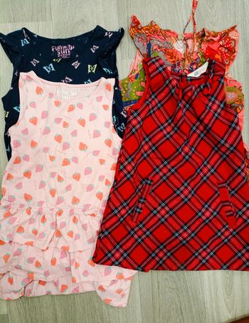 Lot quatre robes d'été fille 6 ans 