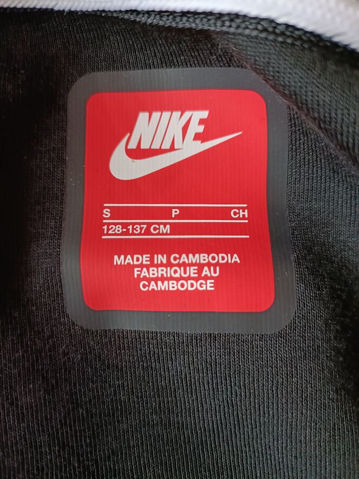 Gilet Nike enfant taille 8-10 ans - photo numéro 3