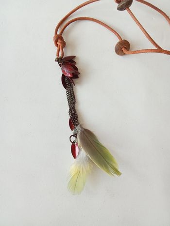 Collier a plumes fait main
