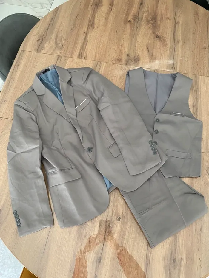 Costume 3 pièces homme gris