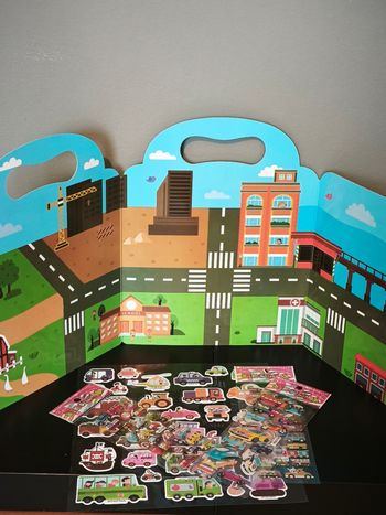 Livre de stickers repositionnable sur le thème des véhicules 