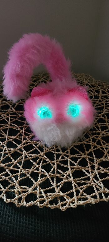 Peluche chat rose interactive POMSIES illumine les yeux mignon animal en peluche