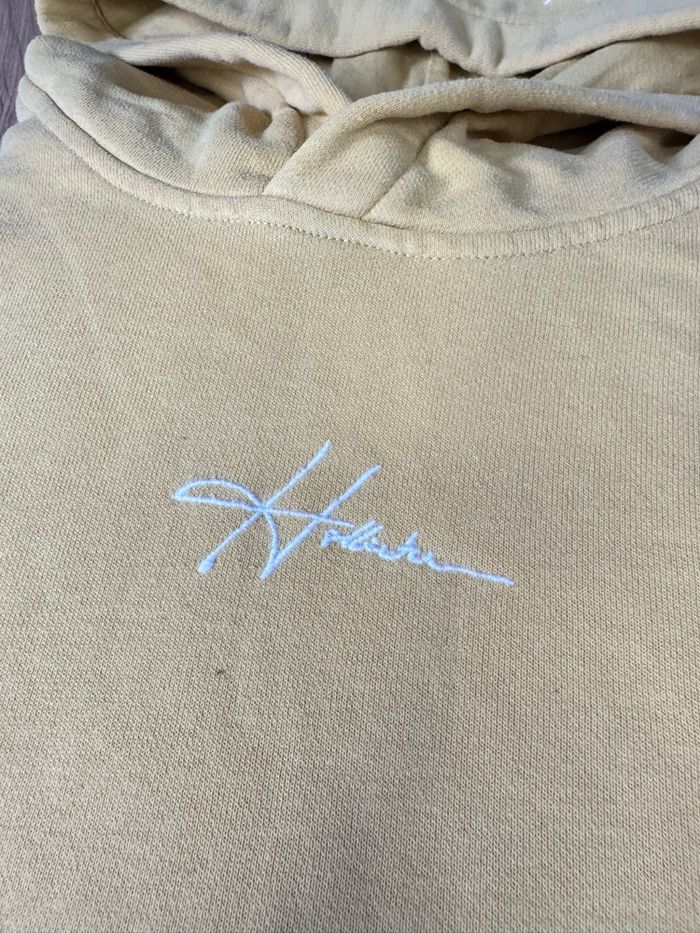 Sweat à capuche Hollister jaune avec logo brodé - photo numéro 4