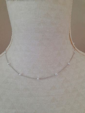 Collier clavicule perle et argenté discret