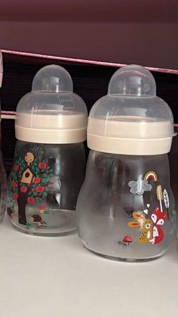 Petits biberons en verre MAM