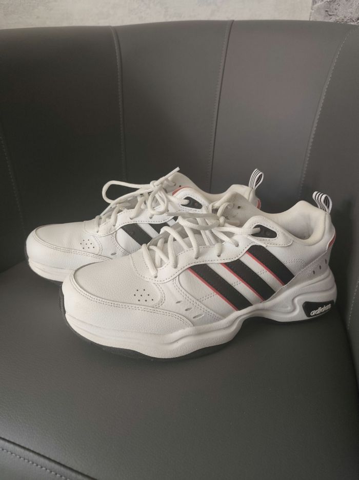 Baskets Adidas Strutter