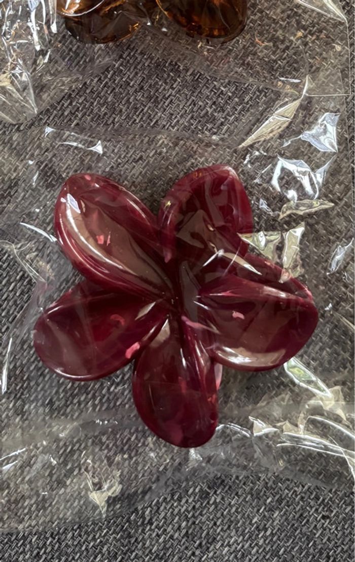 Mince fleur rouge rose