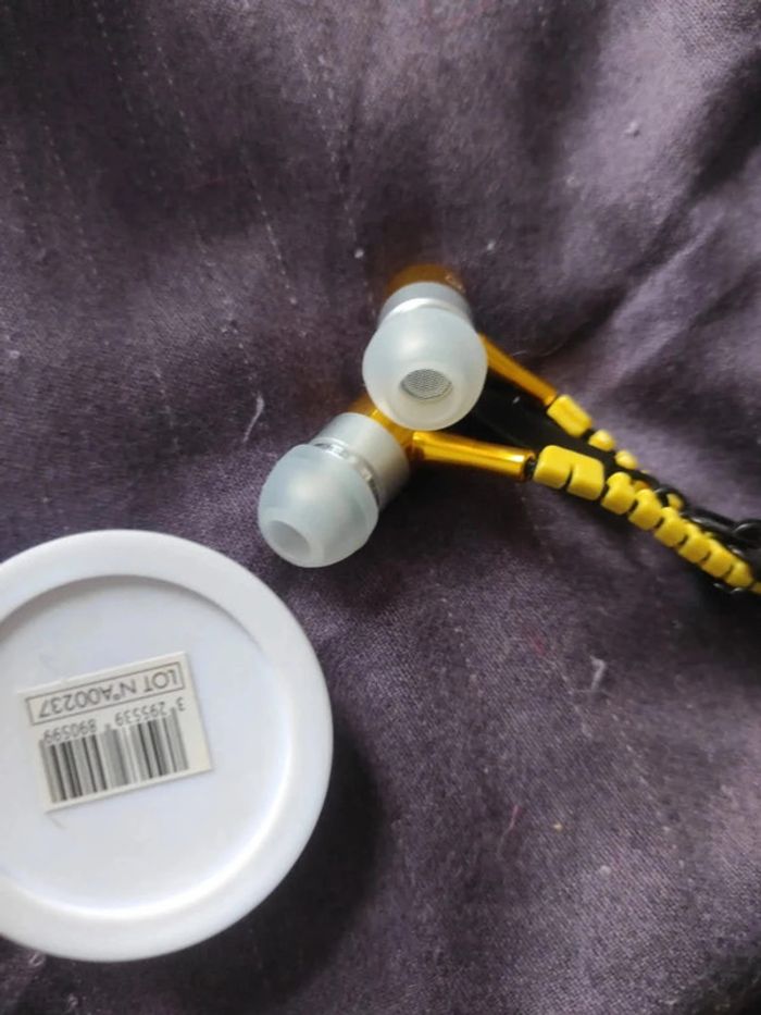 Écouteurs auriculaires neufs - photo numéro 2