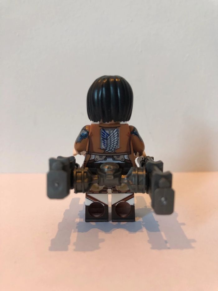 Figurine type lego Mikasa Akerman. Attack on titan - photo numéro 3