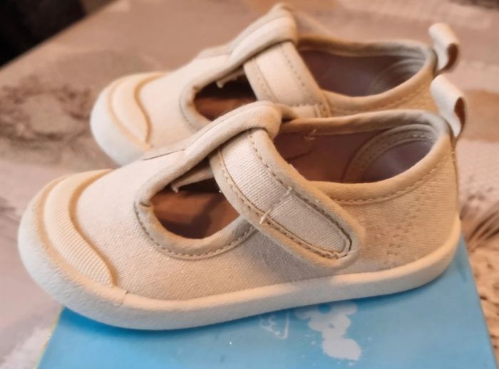 Chaussures en toile pour jeune enfant - photo numéro 2