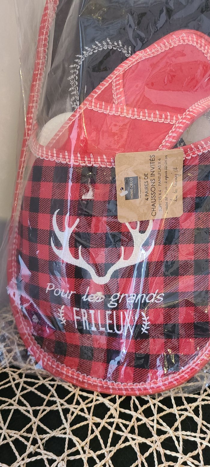 Lot de chaussons invités La Nuit Carreaux rouges - photo numéro 4