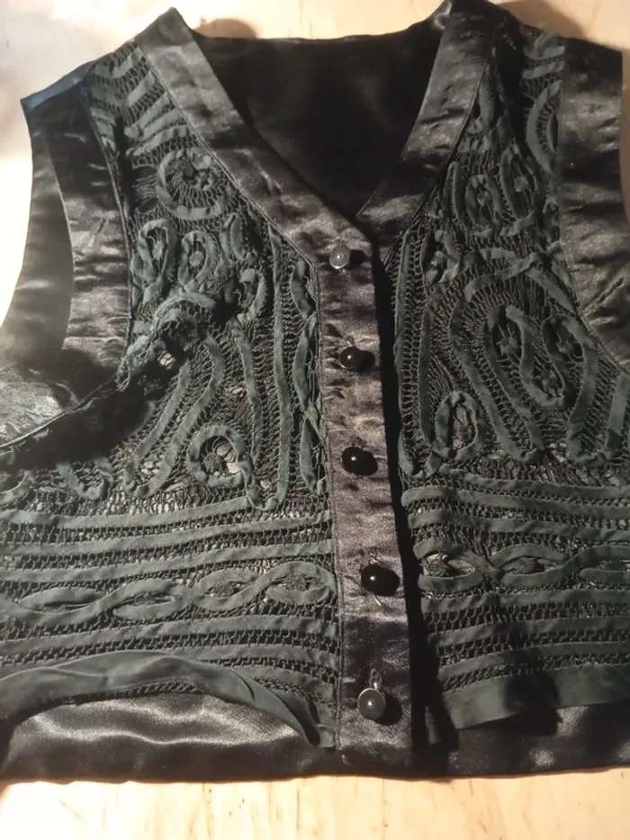 Gilet en soie superbe pièce