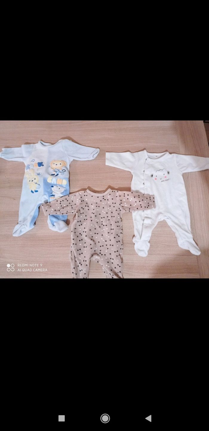 Lot pijama taille 1 mois