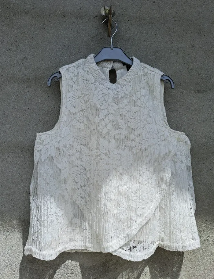 Débardeur blanc en dentelle