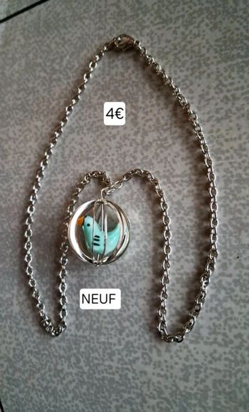 Collier court NEUF chaîne argentée avec pendentif *oiseau dans sa cage*